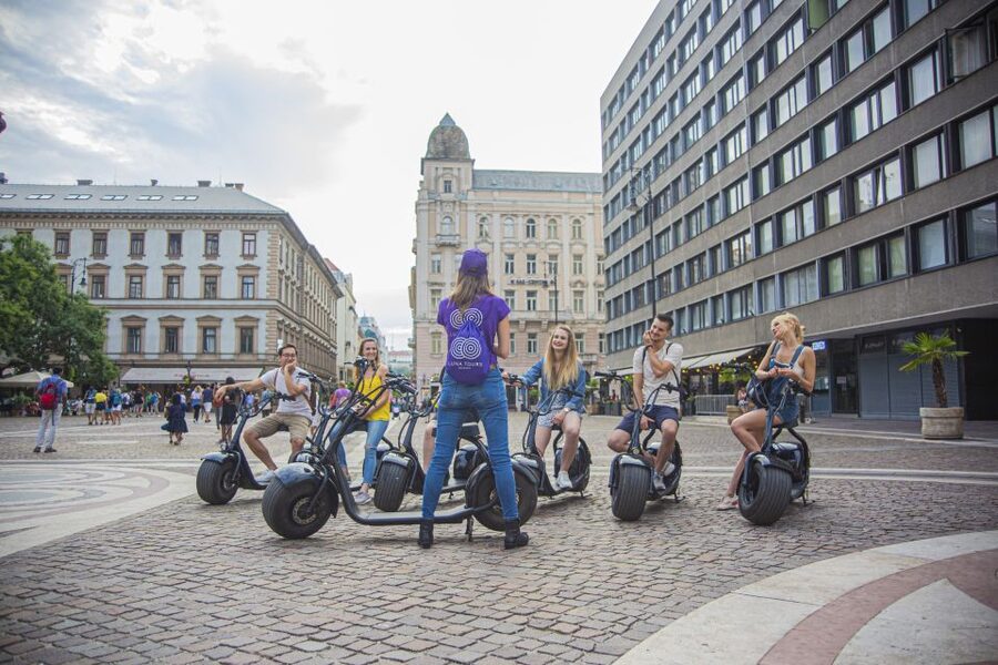 Budapest: Guided City Sights Tour by E-Scooter - Returning across the Chain Bridge