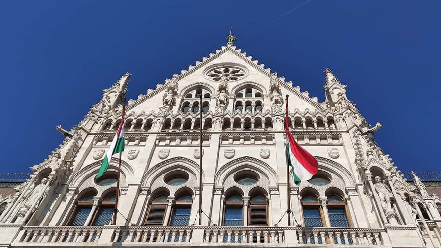 Budapest: Guided City Walking Tour in Buda and Pest - What the $34 price really includes