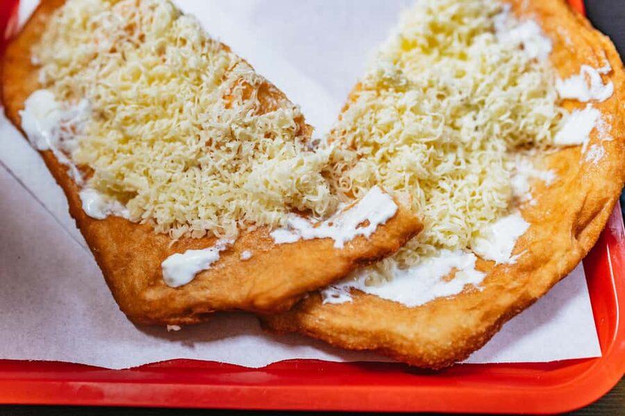 Budapest: Guided Foodie Walking Tour with Food and Drinks - District 7: Jewish streets and nightlife energy