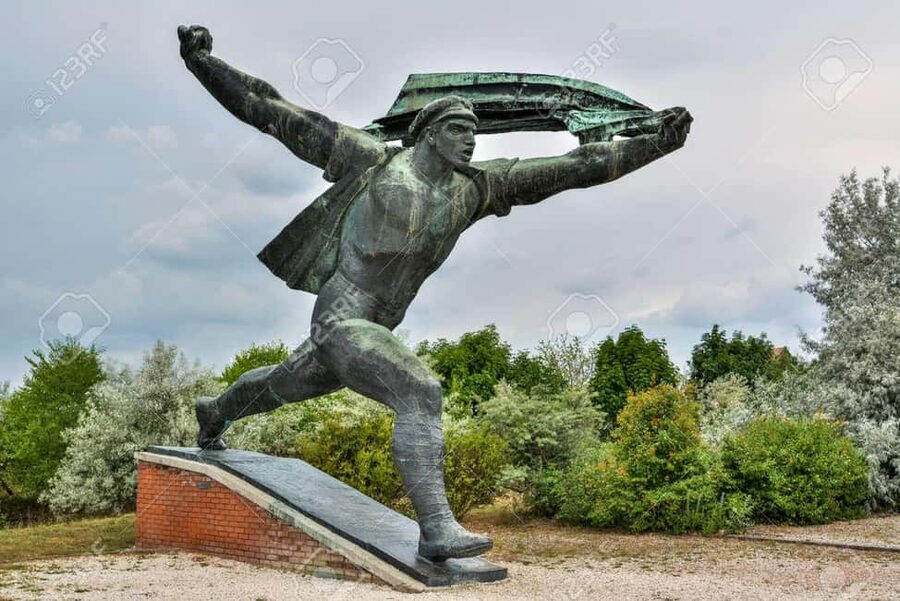 Budapest Half-Day Tour: Life Behind the Iron Curtain - Memento Park moves old propaganda outside the city