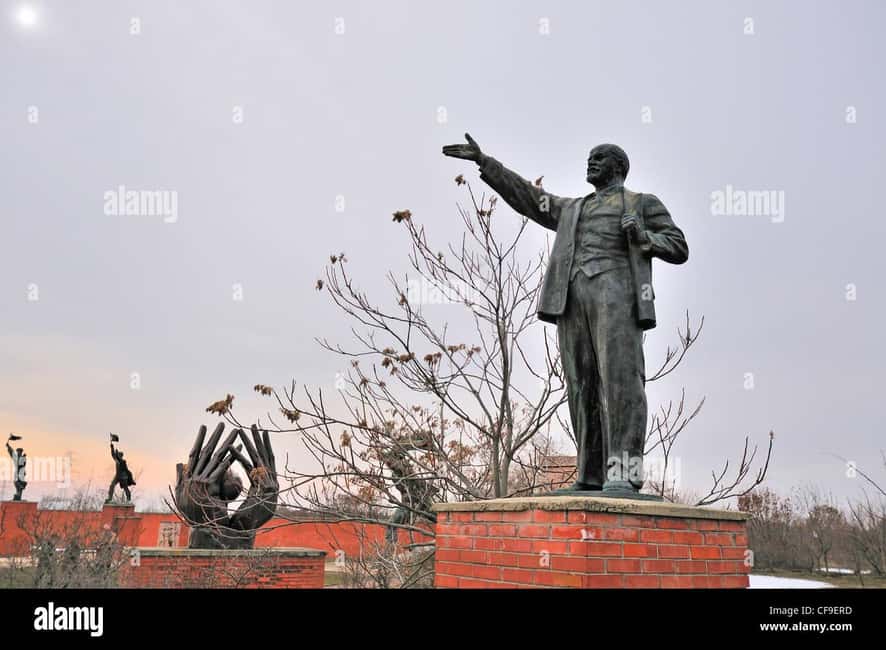 Budapest Half-Day Tour: Life Behind the Iron Curtain - Starting at the Citadella and Liberty Statue