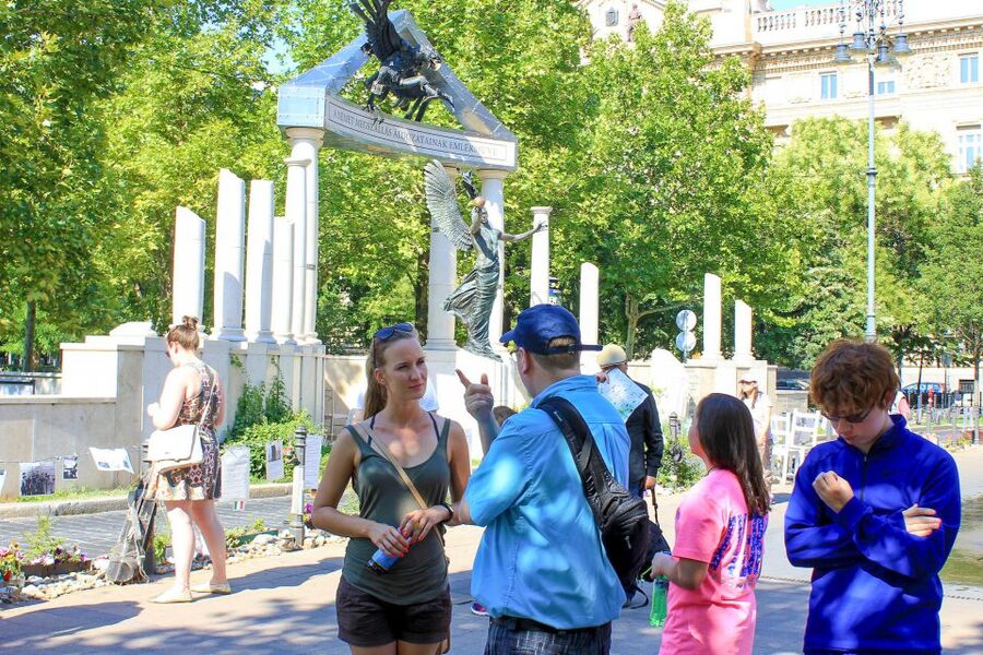 Budapest: Hammer & Sickle Communism Walking Tour - Daily life behind the Iron Curtain