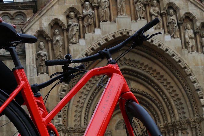 Budapest: Historic Downtown ride on E-Bicycles Buda & Pest - Why an e-bike is a smart way to see Budapest