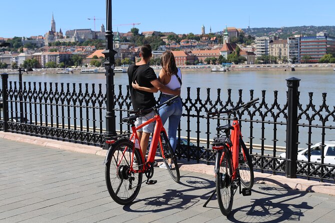 Budapest: Historic Downtown ride on E-Bicycles Buda & Pest - Chain Bridge and the climb to Castle Hill