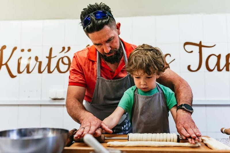 Budapest: Hungarian Chimney Cake Workshop in the City Center - The teaching style and group atmosphere