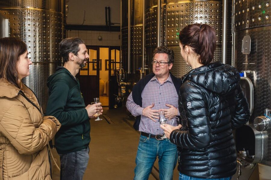 Budapest: Hungarian Whisky, Gin, and Pálinka Tasting - Small plates make the tasting easier