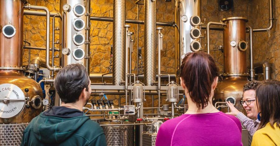 Budapest: Hungarian Whisky, Gin, and Pálinka Tasting - Leaving Deák Ferenc tér for the countryside