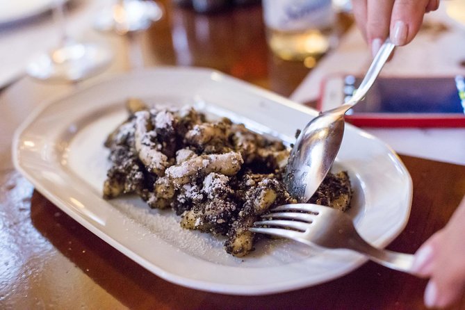 Budapest Jewish Cuisine & Culture Walk - Why the Seventh District Makes a Good Classroom