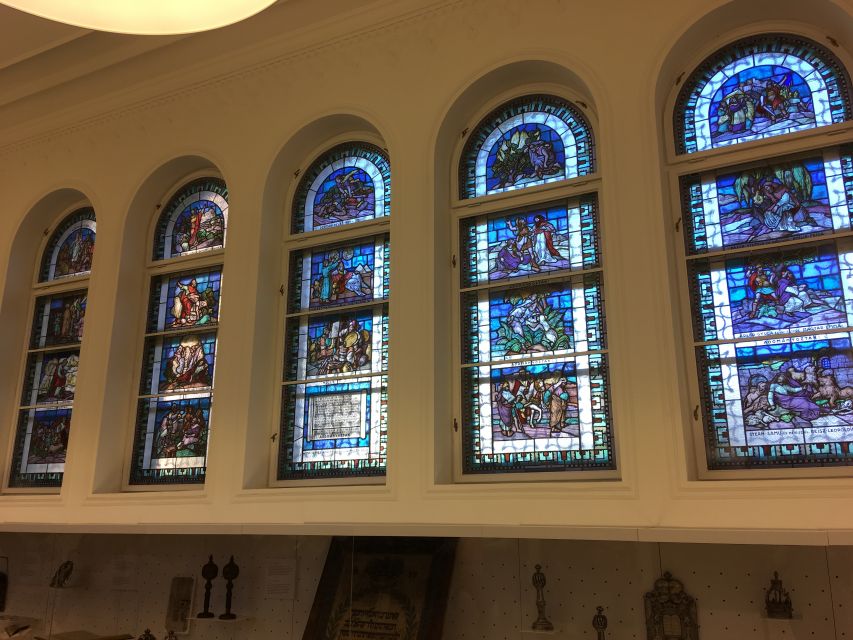 Budapest: Jewish Heritage Guided Tour with Synagogue Ticket - Memorials that give the Holocaust a place