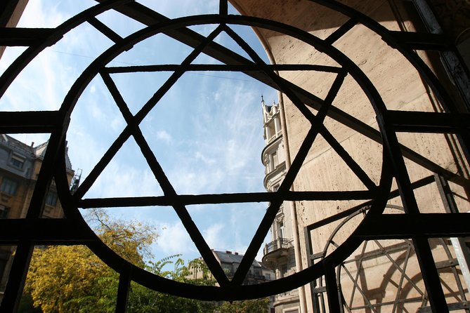 Budapest Jewish Heritage Memorial Walking Tour & Synagogue Entry - The guides make the difference