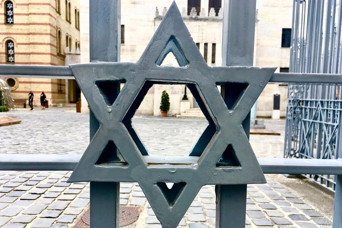 Budapest Jewish Heritage: Synagogues, Shoes, Secrets & Flódni - Walking through the former Budapest ghetto