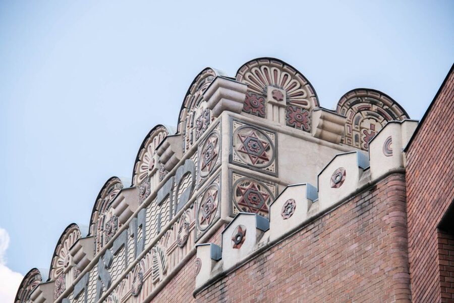 Budapest: Jewish Heritage Walking Tour with Historian Guide - Kazinczy Street Synagogue is an important limitation