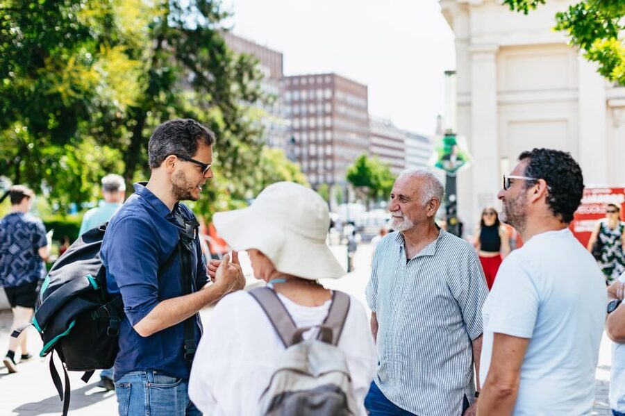 Budapest: Jewish History Guided Walking Tour with Historian - Is the two-and-a-half-hour pace manageable?