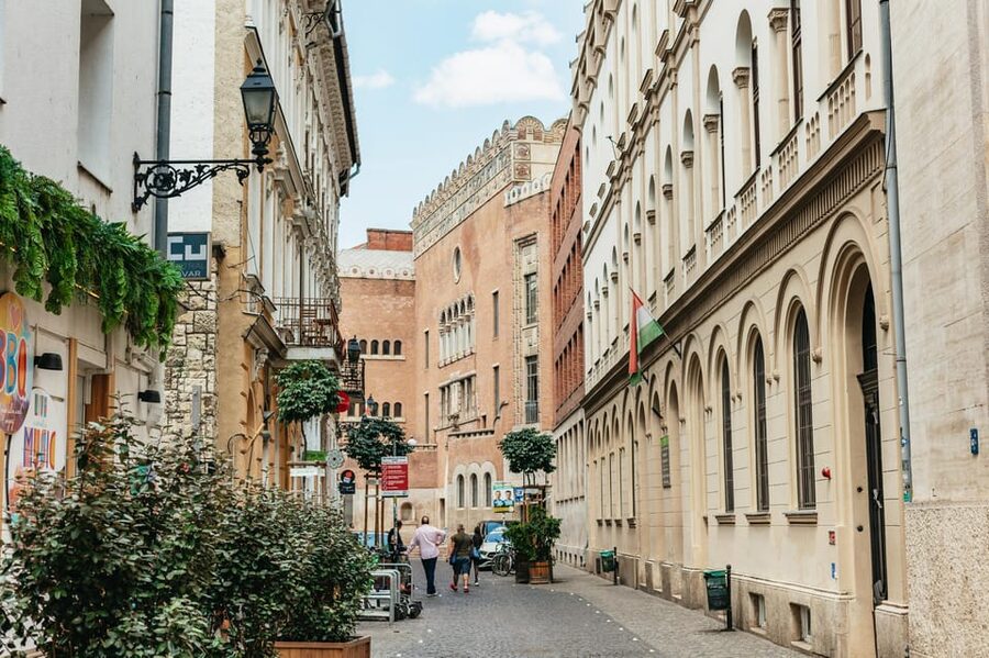 Budapest: Jewish History Guided Walking Tour with Historian - The Jewish Quarter before World War II