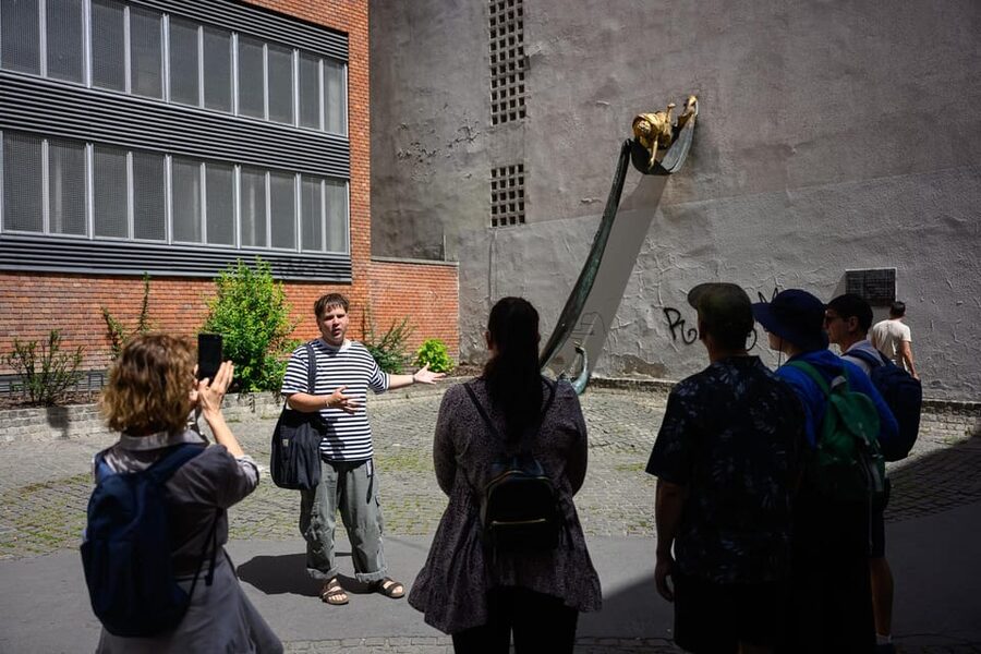 Budapest: Jewish History with Local Guide & Synagogue Ticket - Raoul Wallenberg Holocaust Memorial Park
