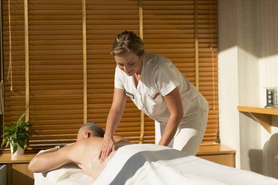 Budapest: Margaret Island Day Spa Entry Ticket - Saunas, steam, and the pace of a spa day