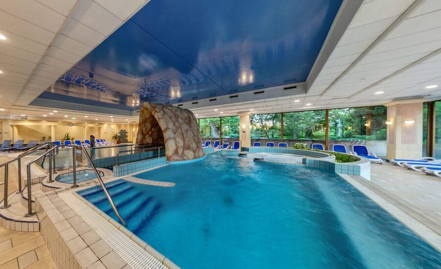 Budapest: Margaret Island Day Spa Entry Ticket - How crowded is it compared with Széchenyi?