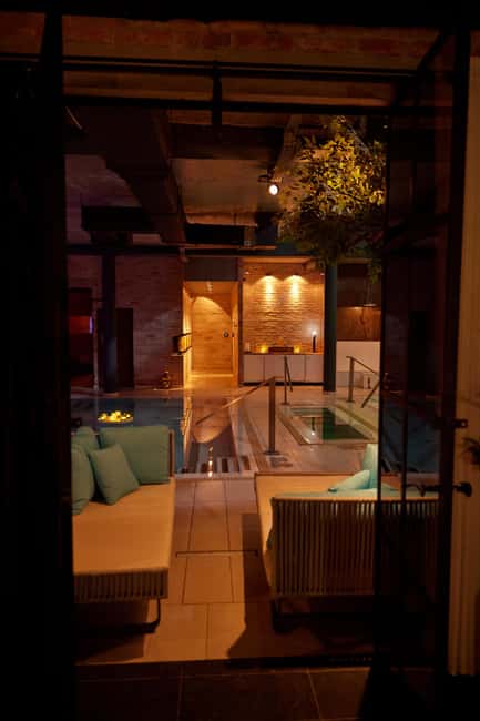 Budapest: Massage 60/75/90 min +Unlimit Bath Mandala Day Spa - Candlelight, tea, fruit, and the quiet areas