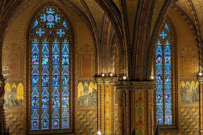 Budapest: Matthias Church Entry Ticket - The colorful roof and the Castle District setting