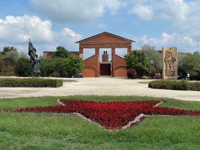 Budapest: Memento Park and Icons of Communism Guided Tour - The 45-minute drive to Memento Park