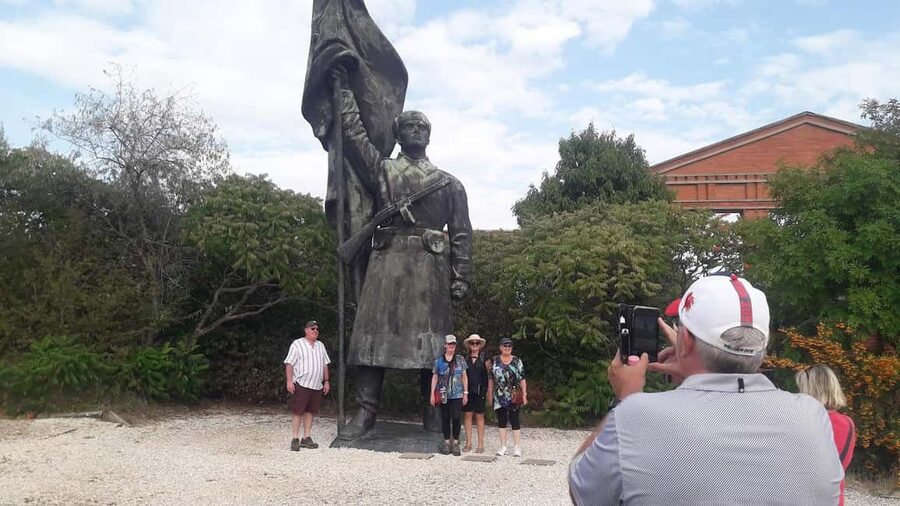 Budapest: Memento Park and Icons of Communism Guided Tour - Stalin’s boots and the memory of revolt