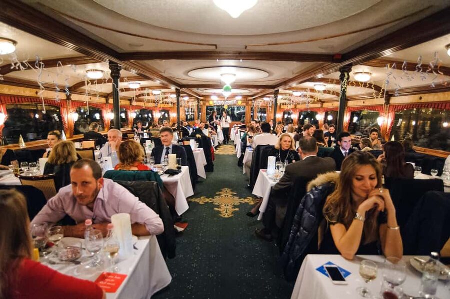 Budapest: New Year's Eve Party Cruise with Food & Live Show - Margaret Bridge and the two one-hour cruises