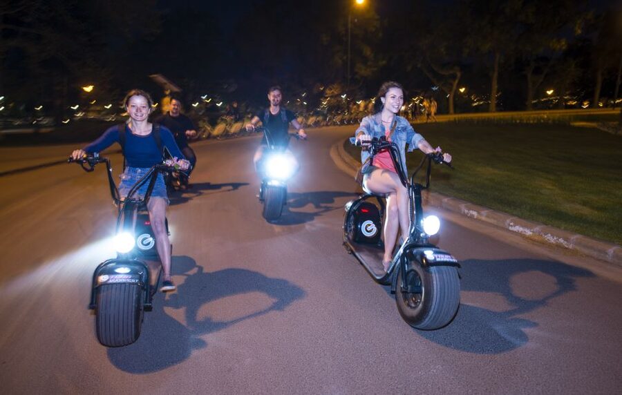 Budapest: Night Tour on MonsteRoller e-Scooter - Castle Garden and the first climb toward Buda
