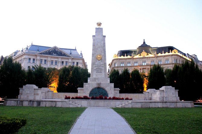 Budapest Night Walking Tour with Danube River Cruise - Why Budapest at night works so well