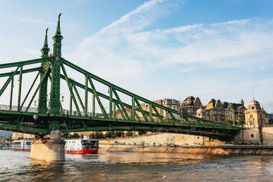 Budapest: Nighttime or Daytime Sightseeing Cruise - Is $14 good value for one hour?