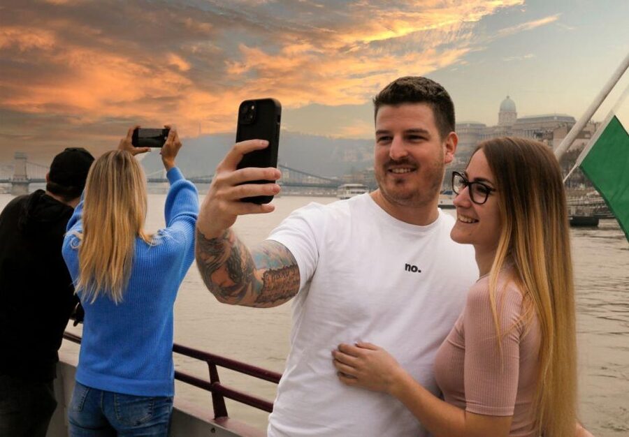 Budapest: Nighttime or Daytime Sightseeing Cruise - Finding Dock 1/B on the Buda side