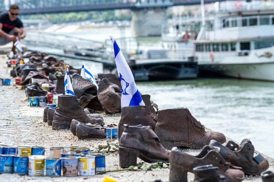 Budapest Old Jewish Quarter History Private Walking Tour - The Ghetto Memorial Wall and the weight of 1944