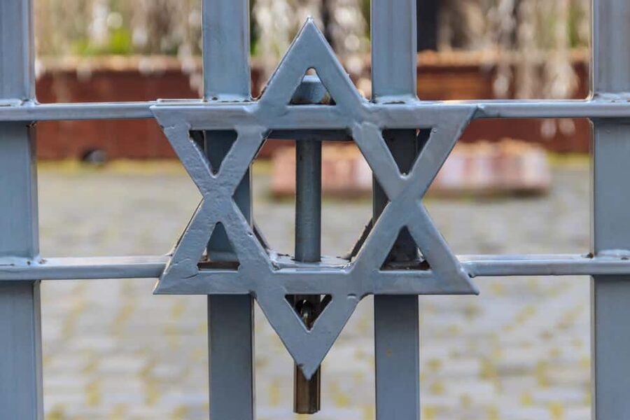 Budapest Old Jewish Quarter History Private Walking Tour - What the private format adds at $150 per person