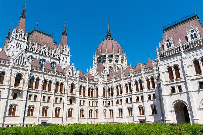 Budapest Old Town and Top Attractions Private Walking Tour - Finishing at Széchenyi Chain Bridge