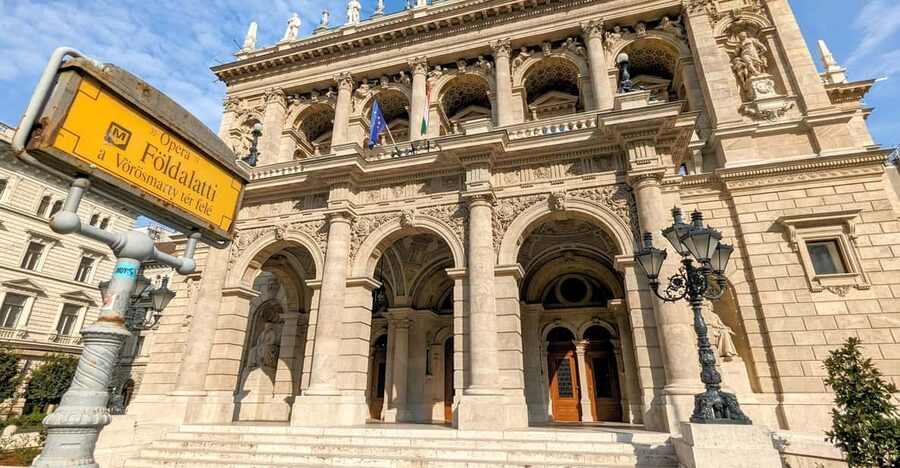 Budapest: Opera House Guided Tour - The grand staircase and the building’s first impressions