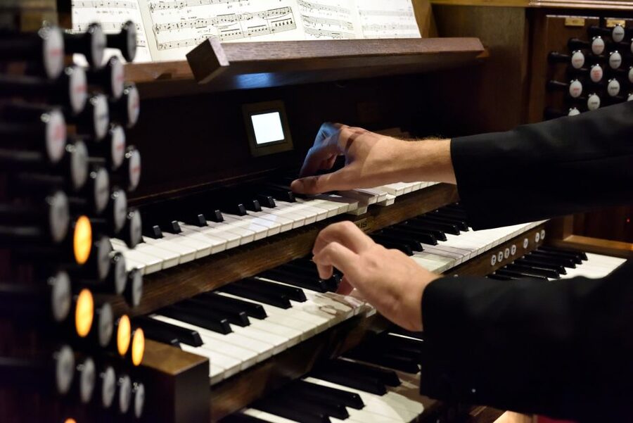 Budapest: Organ Concert in St. Stephen's Basilica - The opening program moves from Mozart to Albinoni
