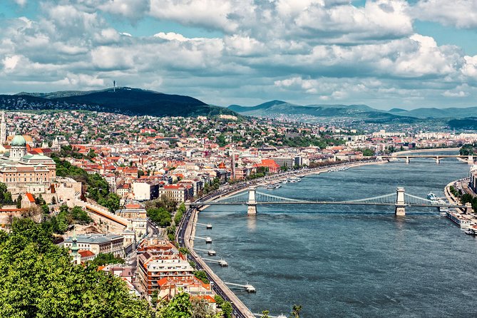 Budapest Overview Private tour - Buda Castle explains the old city center