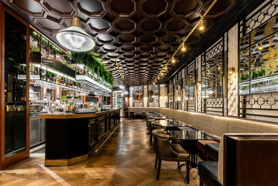 Budapest: Párisi Passage Restaurant 3-Course Menu - A small-group meal, not a large tour