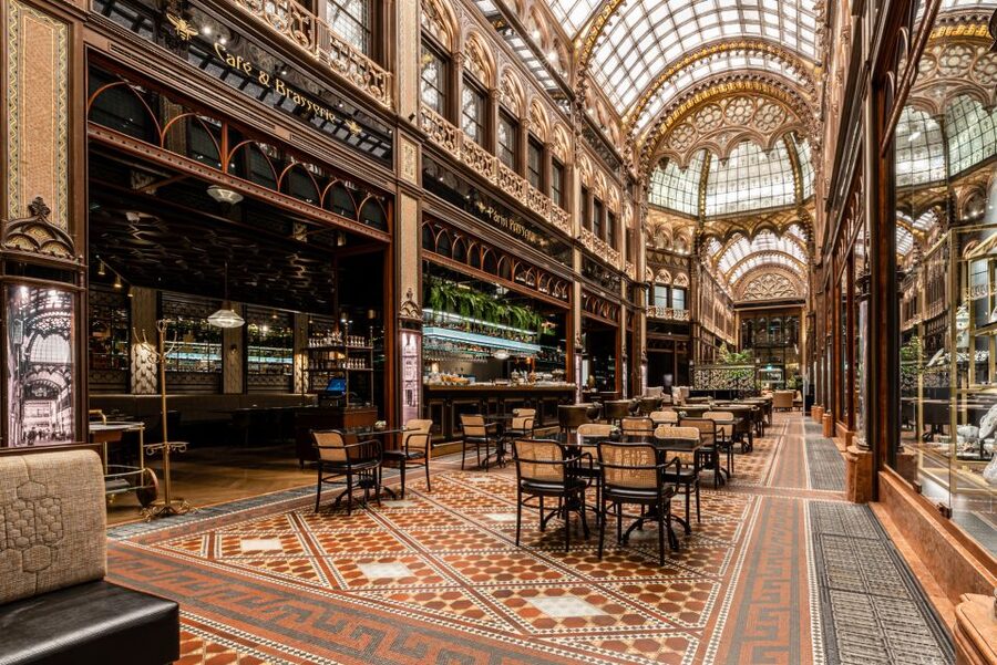 Budapest: Párisi Passage Restaurant 3-Course Menu - The building is part of the meal