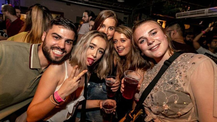 Budapest: Party District Bar-Hop with 2hr Unlimited Drinks - Finishing at Instant-Fogas