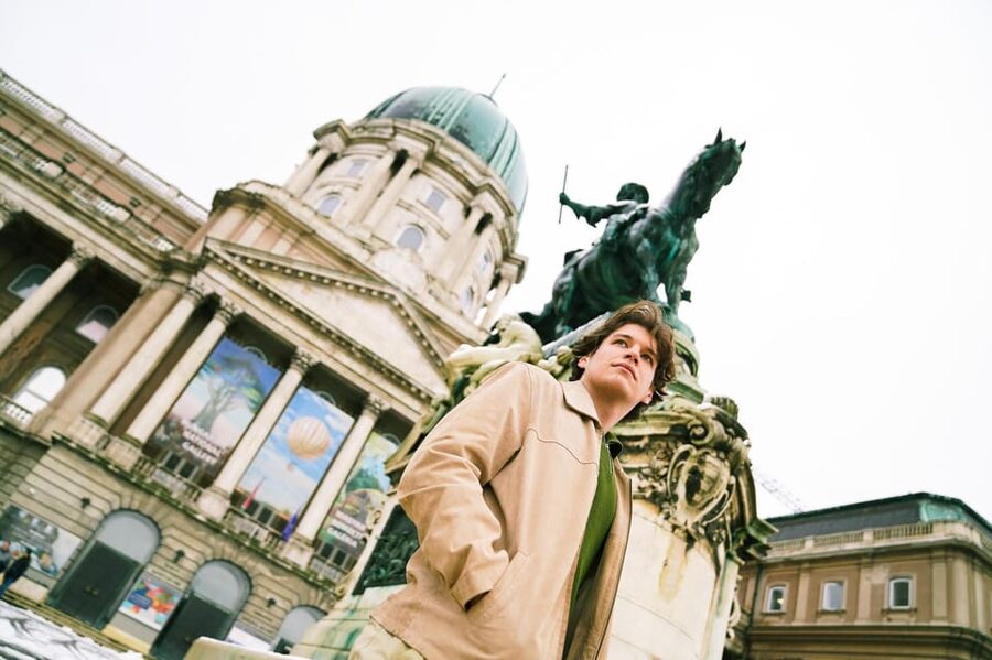 Budapest: Photo Session with Professional Local Photographer - Spring light, outdoor weather, and timing