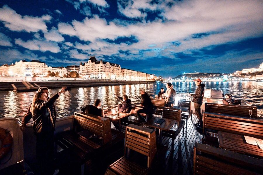 Budapest: Premium Sightseeing Cruise with Tokaj Frizzante - The bridge sequence and Parliament’s grand view