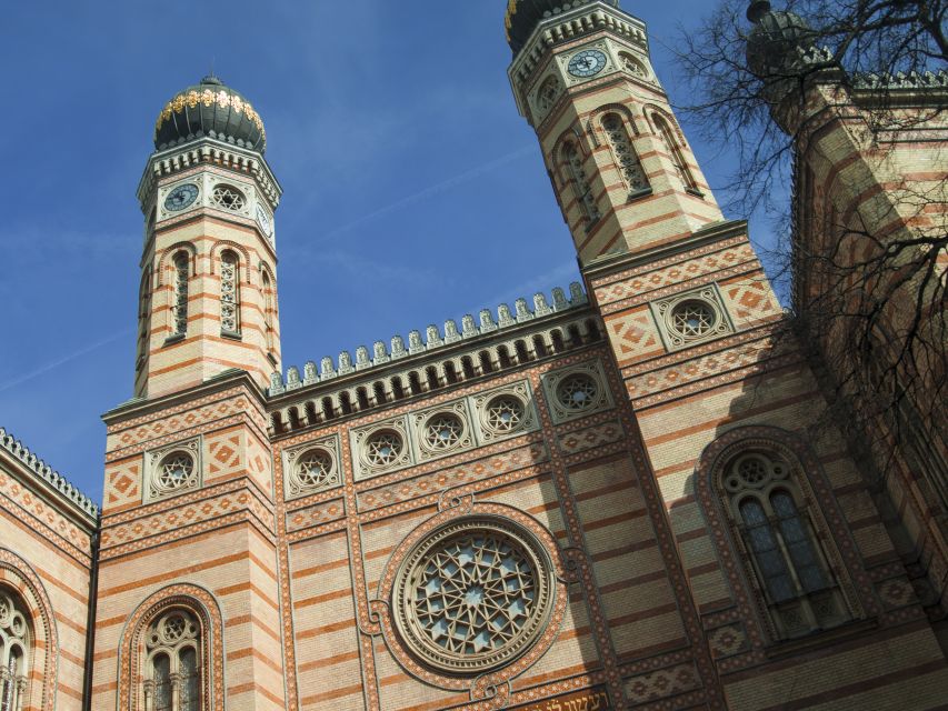 Budapest: Private 3-hour Guided City Tour by Bus - Guide languages and the human touch