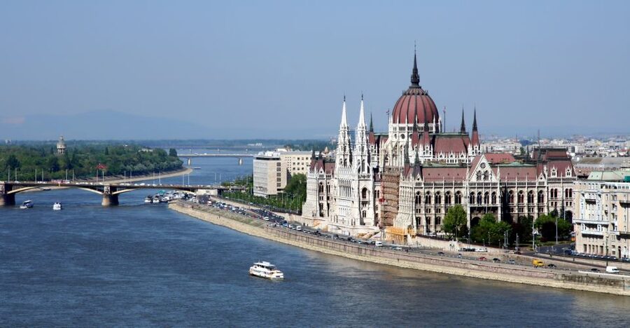 Budapest: Private 3-hour Guided City Tour by Bus - Gellért Hill and the Citadel view