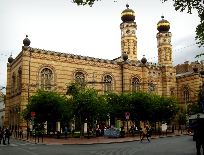 Budapest: Private 3-hour Guided City Tour by Bus - Pest by vehicle: Parliament, the basilica, and more