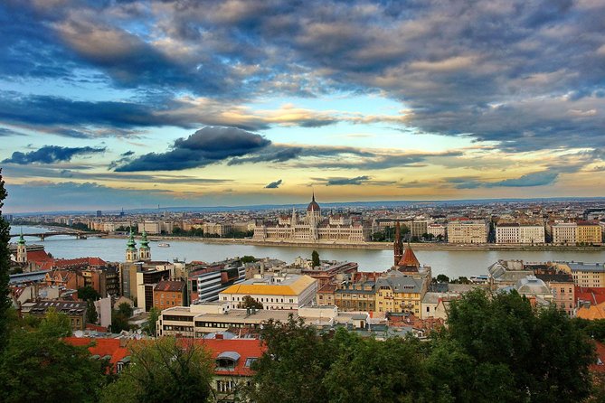 Budapest Private 4 Hour City Tour Experience with a car / van - Why a private car makes sense in Budapest