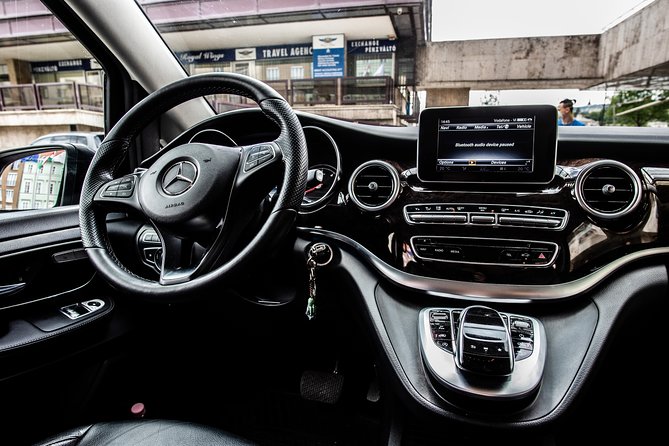 Budapest Private Airport Transfer in a Luxury Minivan - The arrival meeting point and flight delay plan