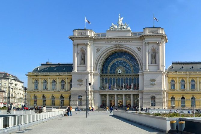 Budapest Private Arrival Transfer: Railway station to hotels - Meeting your driver at the Budapest station