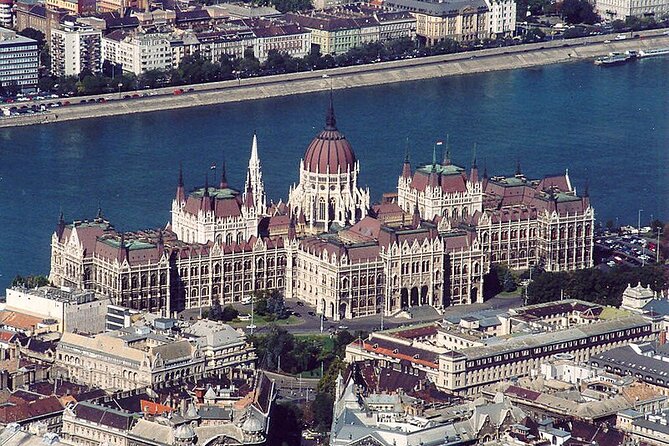 Budapest Private City Tour by car in 4 hours - Vajdahunyad Castle and the City Park setting