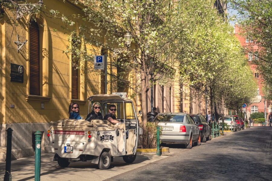 Budapest: Private City Tuk-Tuk Tour & Boat Cruise - The Castle District, Matthias Church, and Fisherman’s Bastion