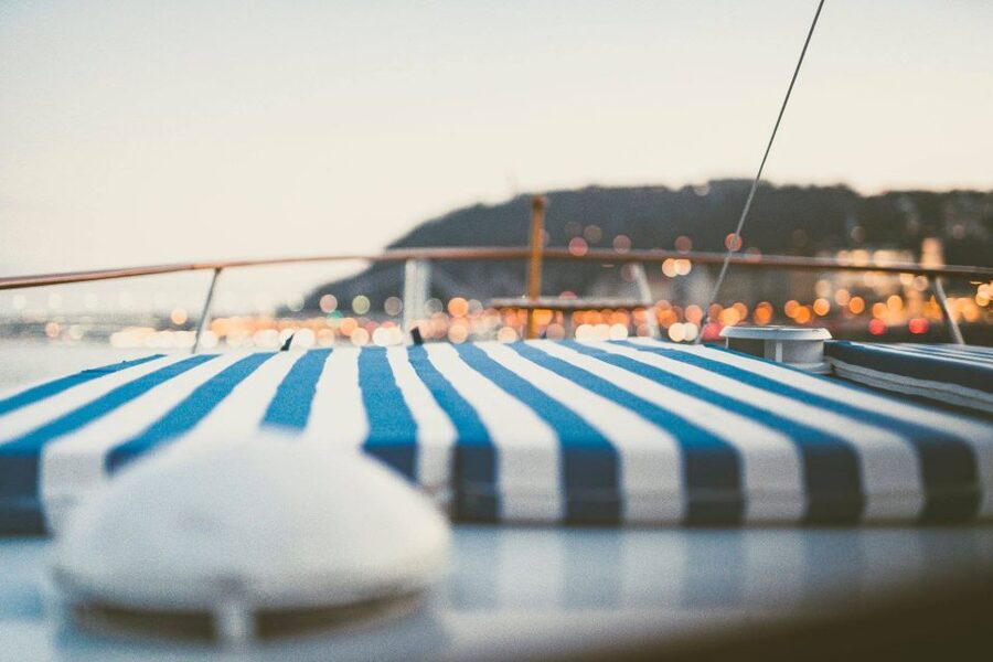 Budapest: Private Danube Yacht Cruise with Welcome Drink - Margaret Island and the turn south